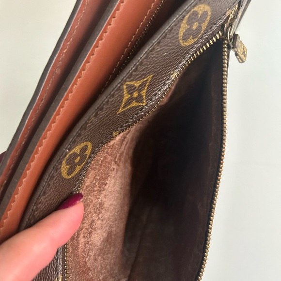 LOUIS VUITTON Monogram Enghien Clutch - Picture 12 of 15